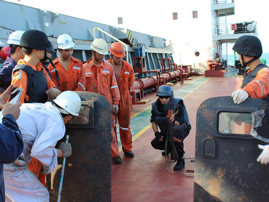 銀盾集團(tuán)海上組織海保隊(duì)員突擊訓(xùn)練