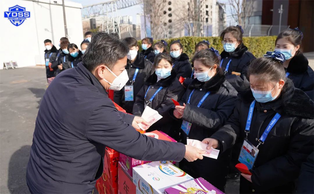 北京銀盾保安服務(wù)有限公司慰問一線保安員