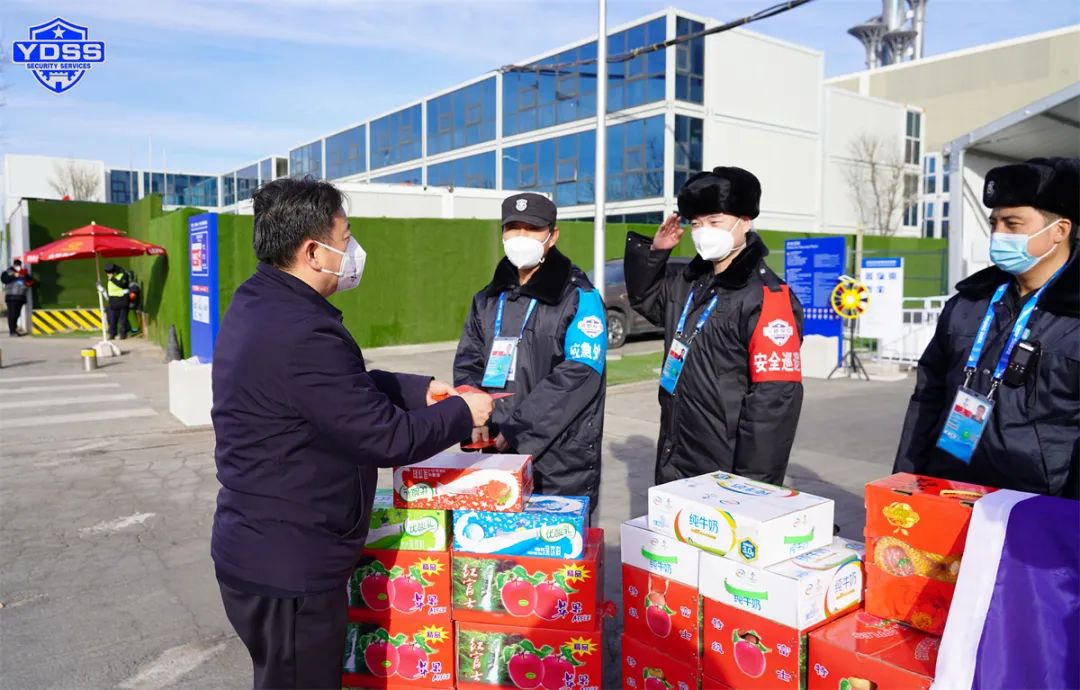 北京銀盾保安服務(wù)有限公司慰問一線保安員