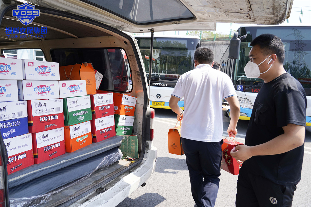 銀盾北京保安服務公司慰問公交
