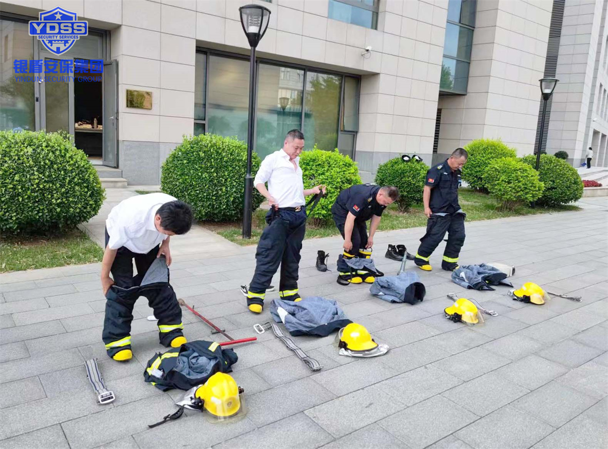 銀盾北京保安服務(wù)公司開展消防演練