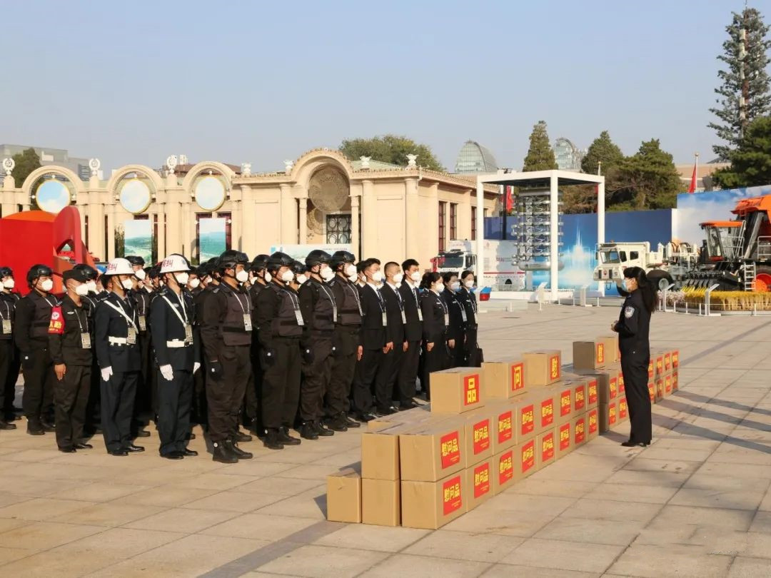 北京市公安局治安管理總隊領(lǐng)導(dǎo)慰問北京展覽館一線保安員 領(lǐng)導(dǎo)慰問北京展覽館一線保安員