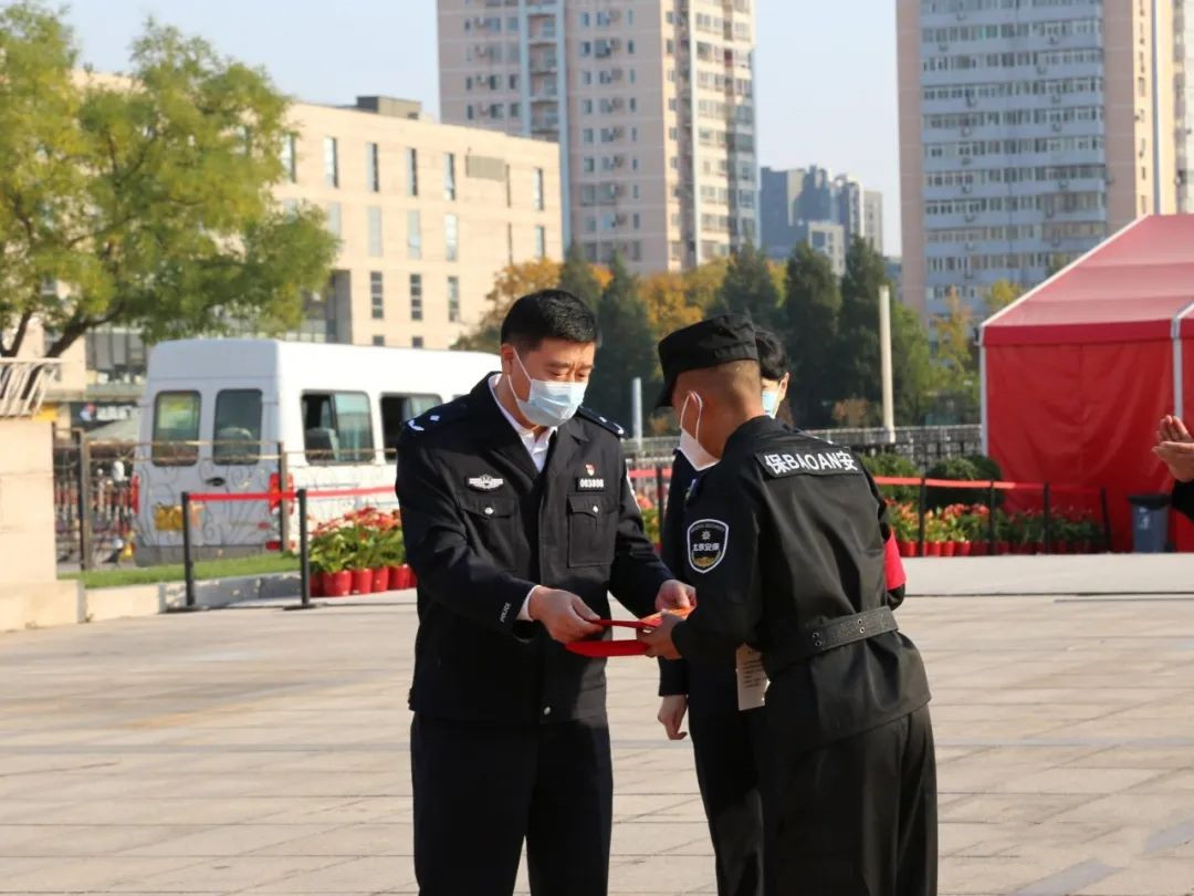 北京市公安局治安管理總隊領(lǐng)導(dǎo)慰問北京展覽館一線保安員 領(lǐng)導(dǎo)慰問北京展覽館一線保安員