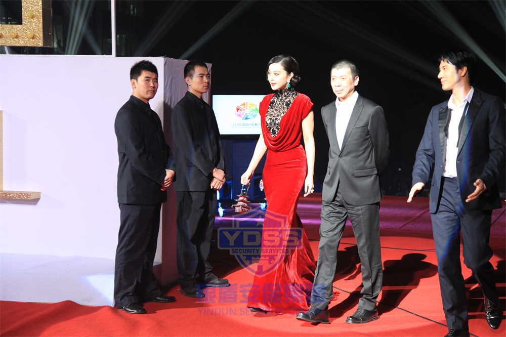 銀盾保安公司特勤人員為中國(guó)著名電影導(dǎo)演、編劇、演員提供安全隨衛(wèi)服務(wù)