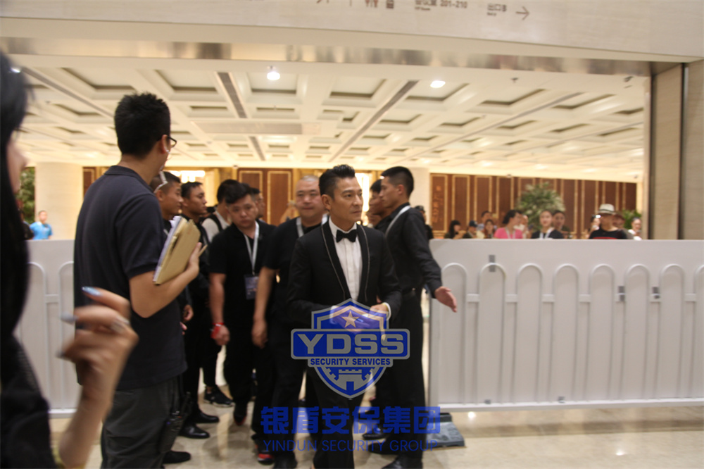 北京銀盾安保特勤隊員為名人提供安保護衛(wèi)服務