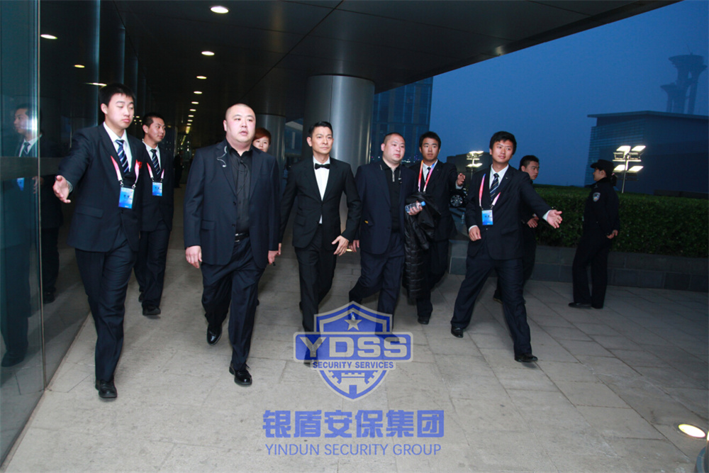 北京銀盾安保特勤隊員為名人提供安保護衛(wèi)服務
