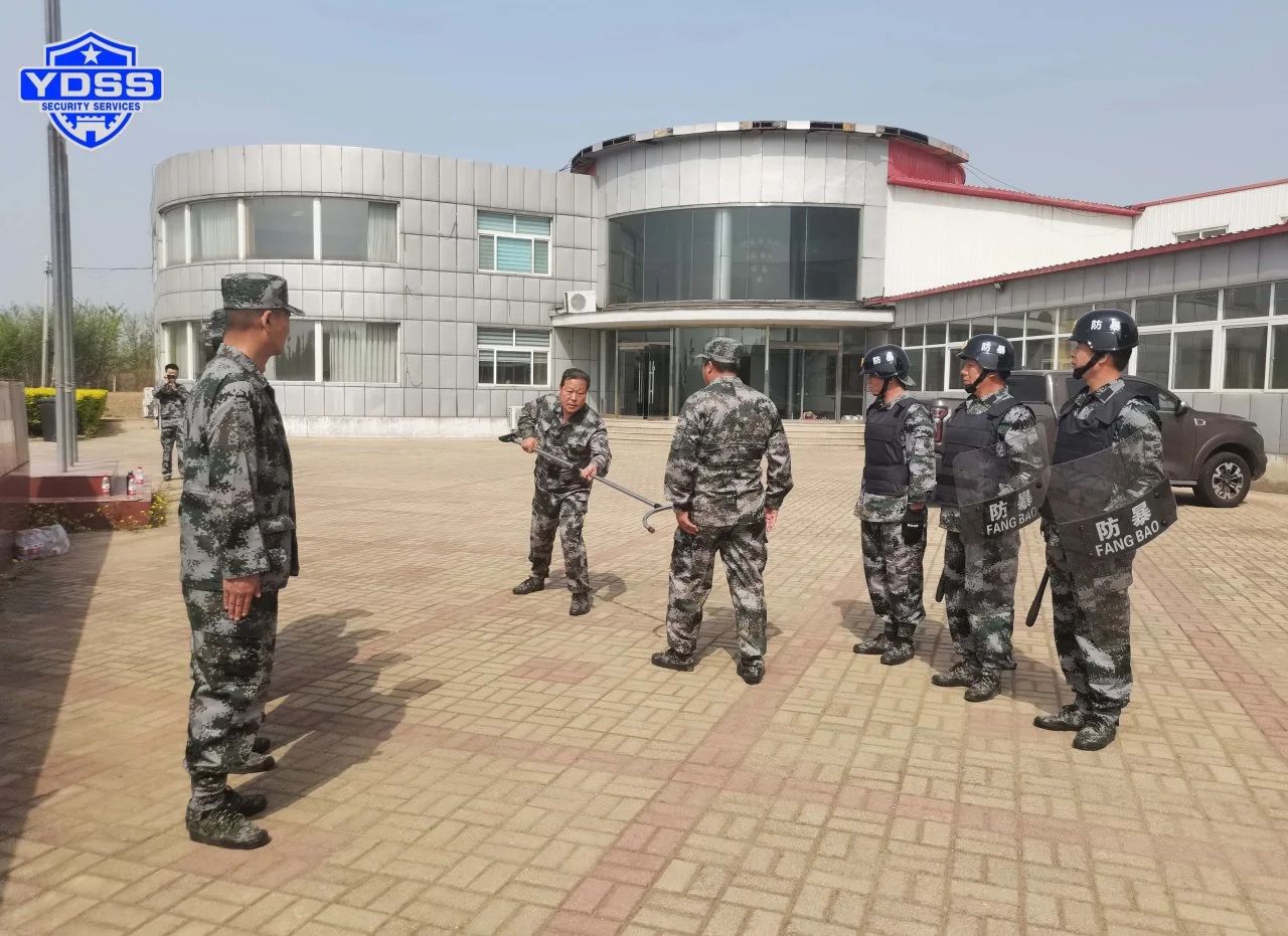 北京銀盾保安服務(wù)公司第七經(jīng)營部組織開展防恐防爆應(yīng)急演練