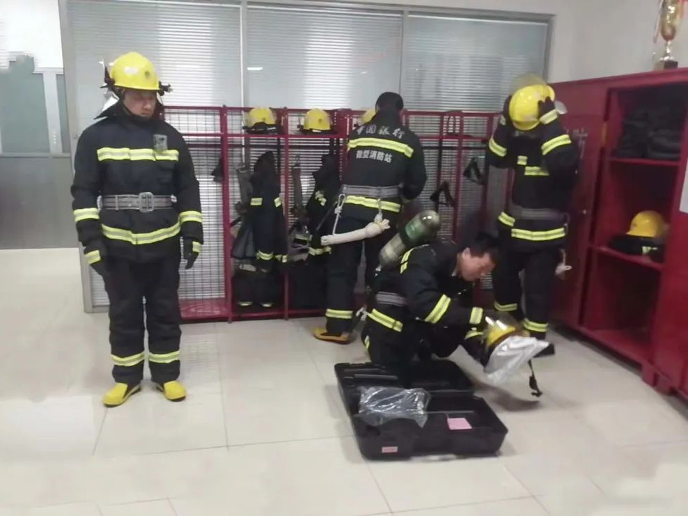 【消防無小事、警鐘需長(zhǎng)鳴】銀盾保安開展五一節(jié)前消防安全培訓(xùn)及消防演練活動(dòng)